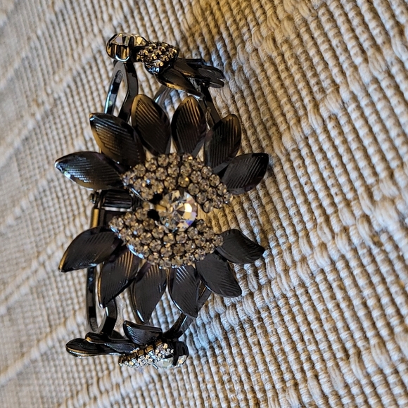 Jewelry - Beautiful Rhinestone Gunmetal Toned Cuff Bracelet